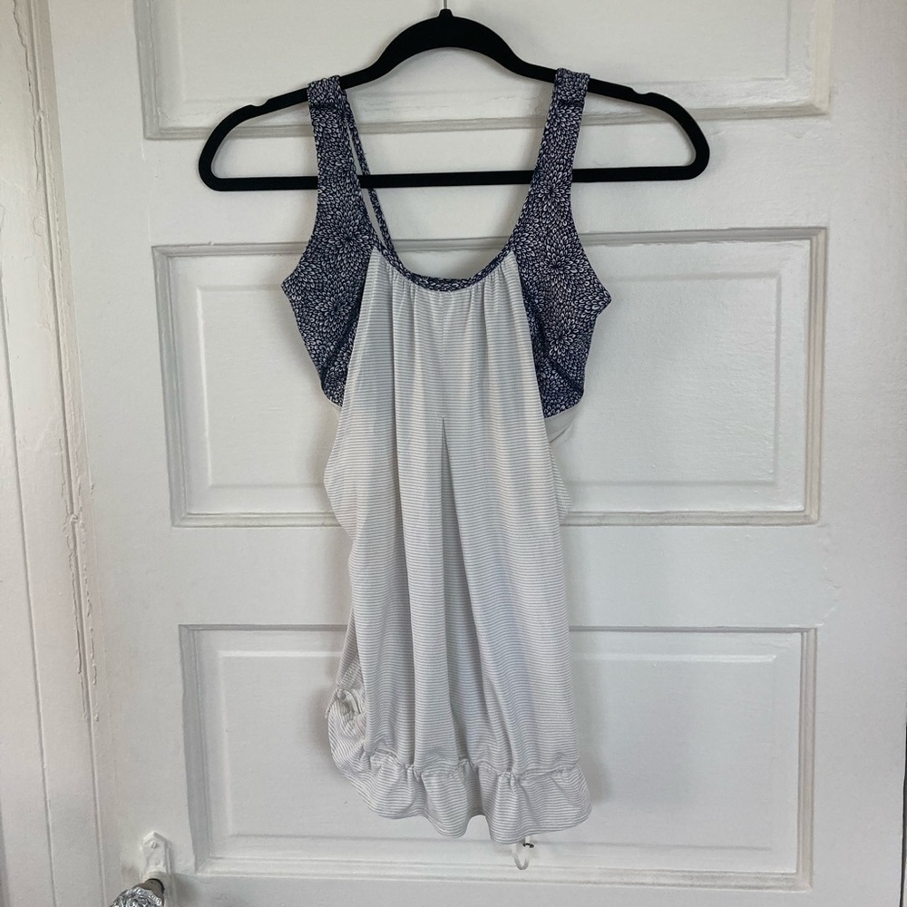 Lululemon white workout top with built in bra